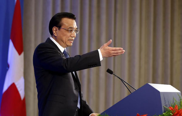 Chinese Premier gives speech at luncheon in Zurich, Switzerland