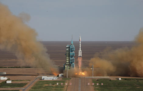 Shenzhou-X spacecraft enters designated orbit