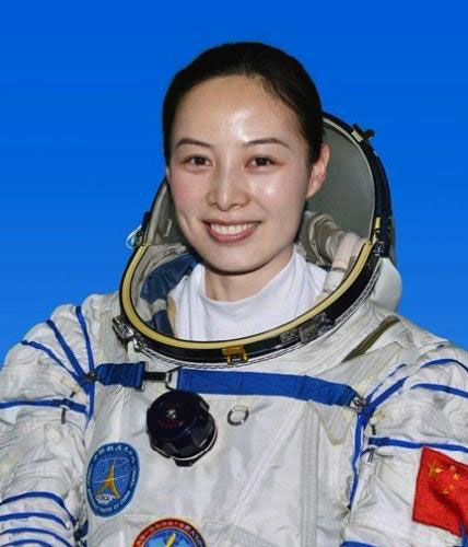 Shenzhou X astronaut gives lecture