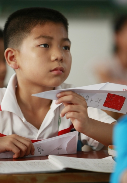 Students in China tune in for live space lecture