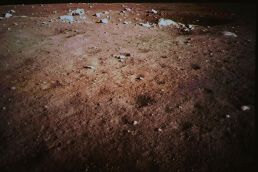 Illustration: Chang'e-3 soft-lands on moon