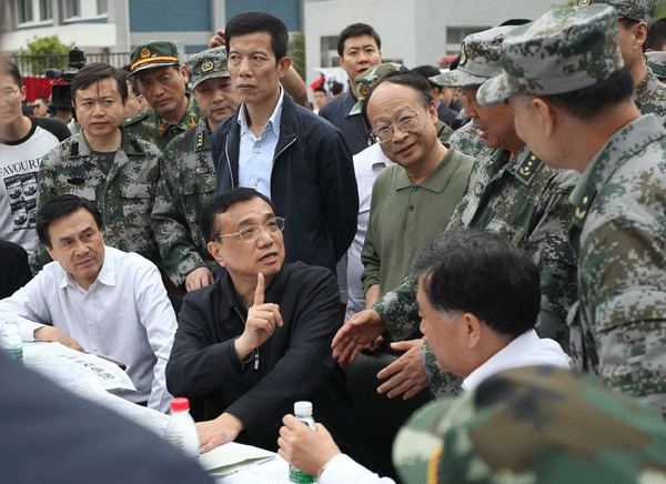 Premier Li directs quake-relief at epicenter