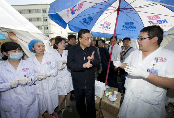 Premier Li directs quake-relief at epicenter