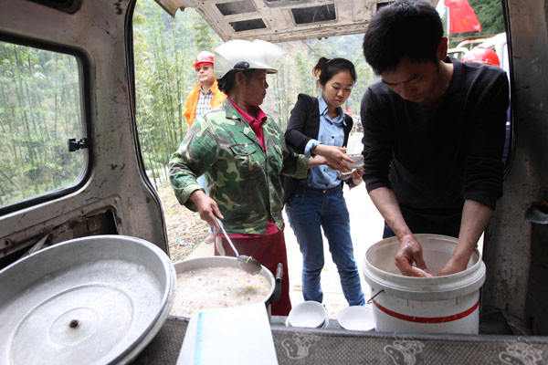 Family feeds quake workers