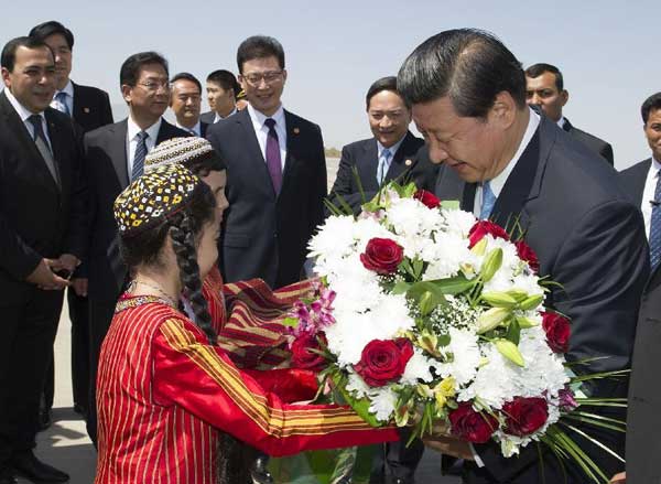 Xi meets Turkmenistan's president on ties