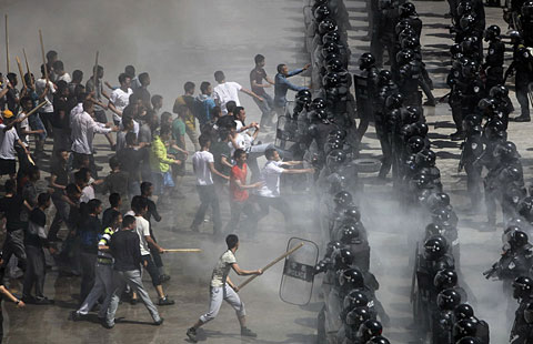 Beijing stages anti-terror drill