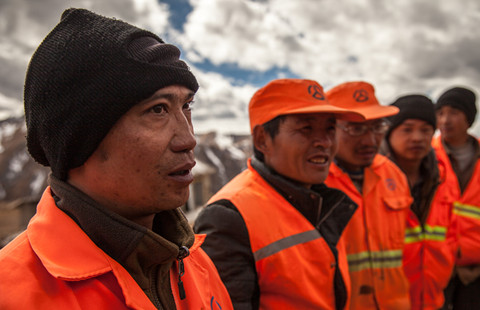 Highway maintenance team on Qinghai-Tibetan Plateau