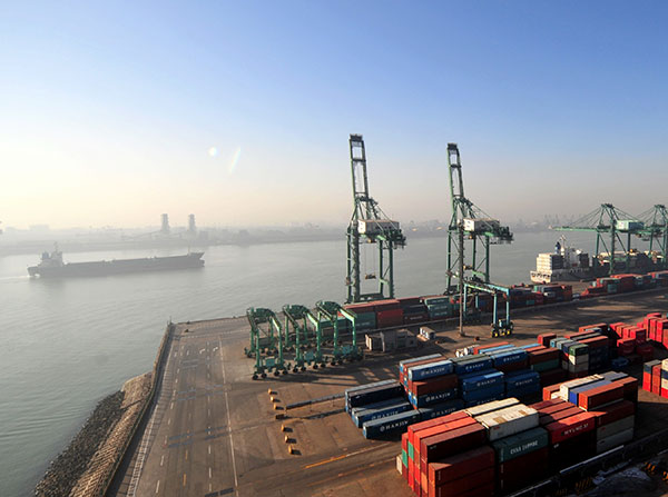 Tianjin Port Group denies ties to company that stored chemicals