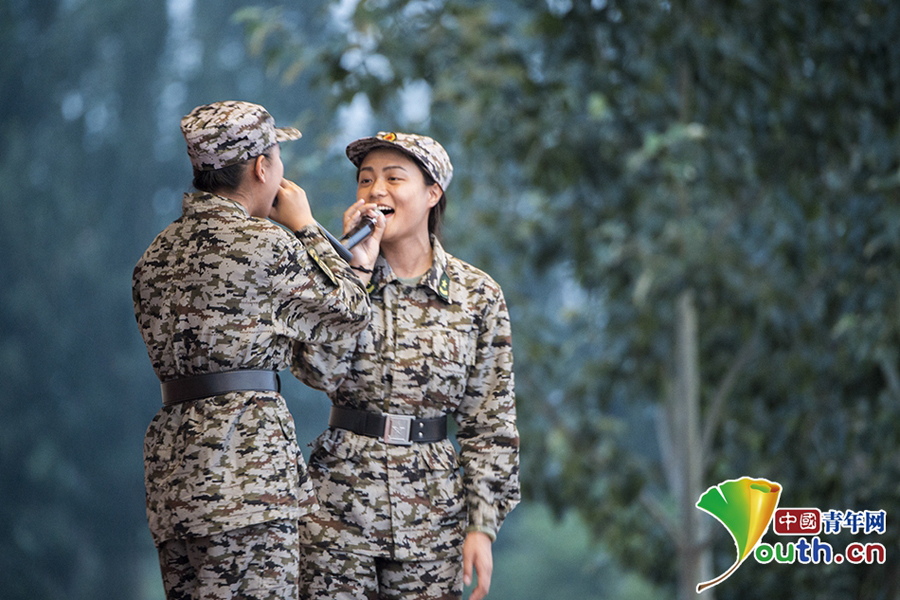 Chinese students receive military training