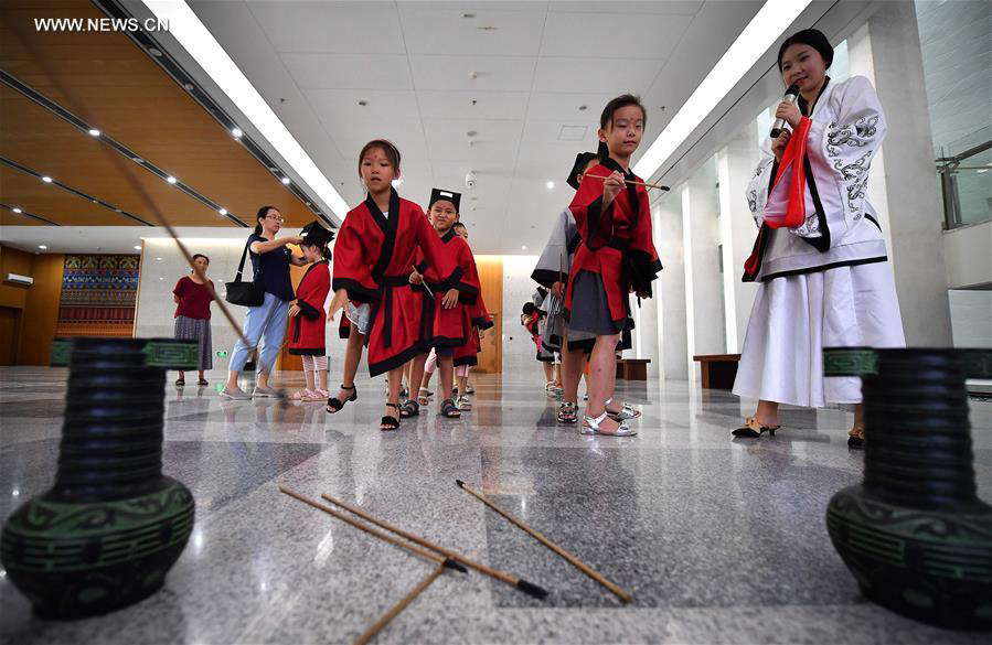 Children have Sinology class at Hainan Museum in S China's Haikou