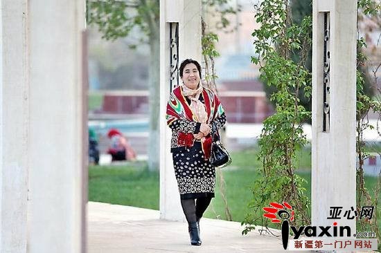 Uygur woman leaves religious extremism for normal life