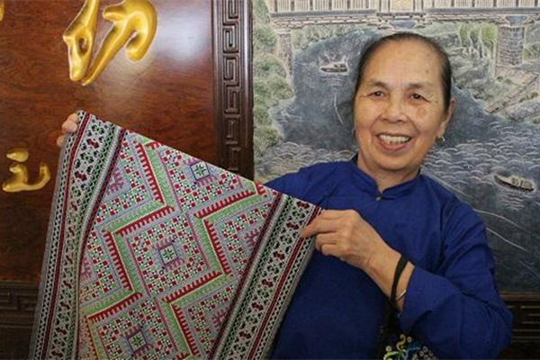 Revived traditional art lifts Dong people out of poverty