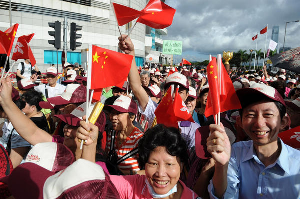 Flag-raising ceremony held for HK's 15th anniversary