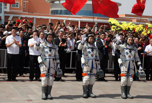 China holds see-off ceremony for astronauts