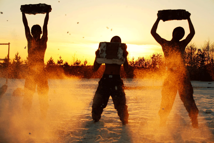 Border soldiers train in snow