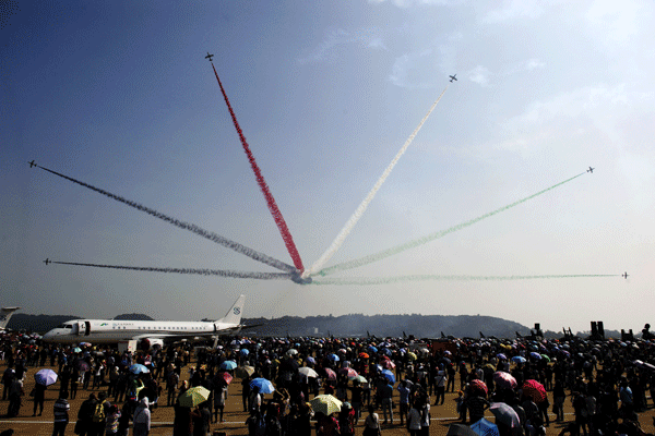 China wraps up air show with record deals