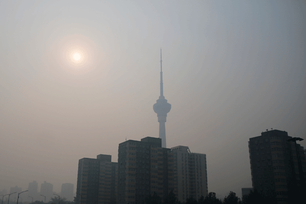 Smog stages Beijing comeback following APEC week