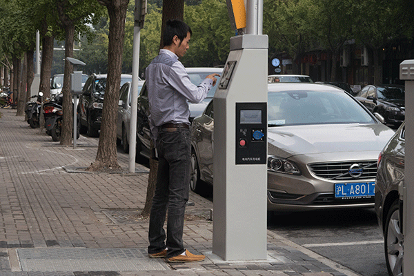 Intelligent street lamps installed in Shanghai