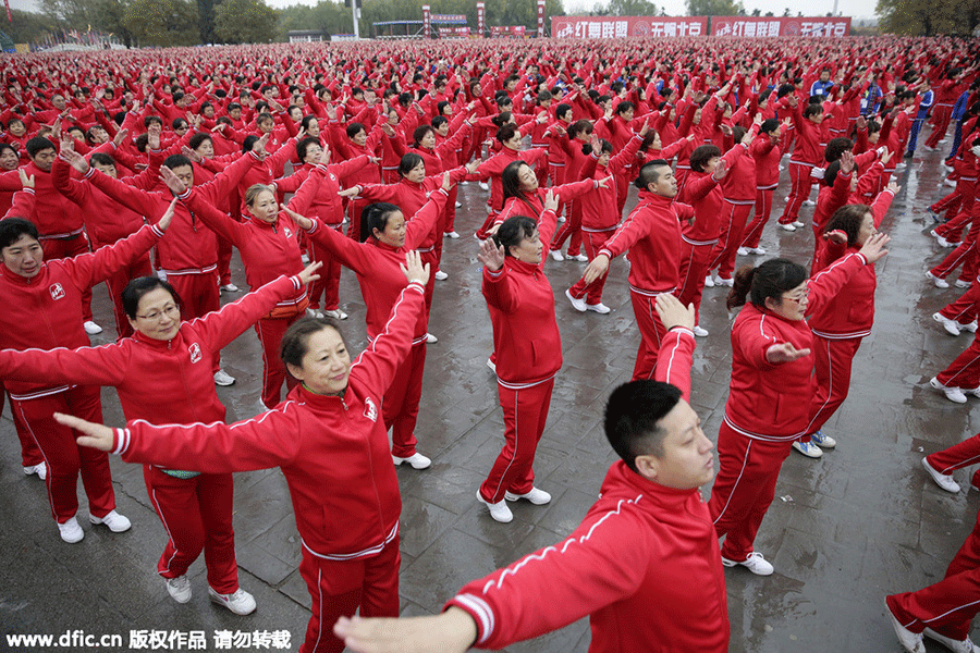 Massive anti-smoking square dance sets world record