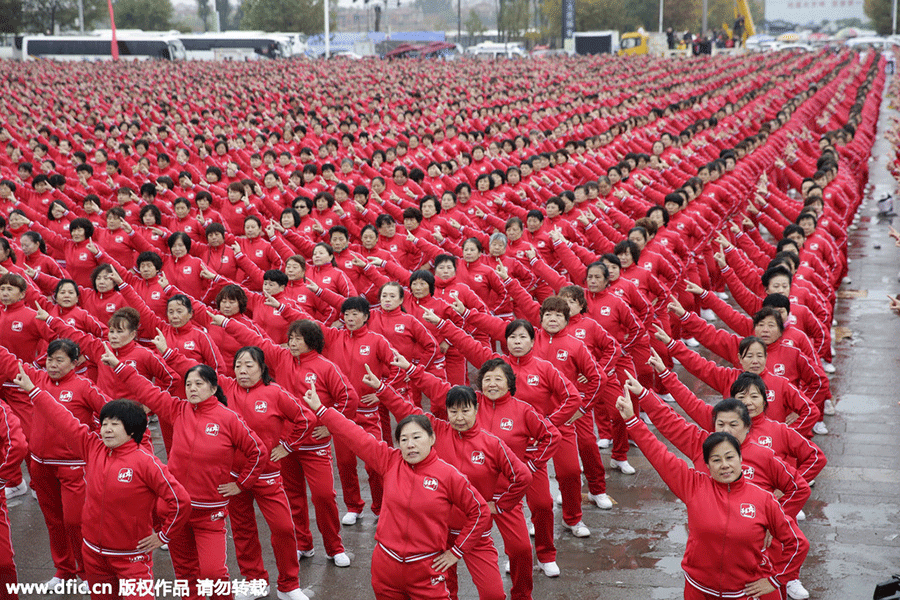 Massive anti-smoking square dance sets world record