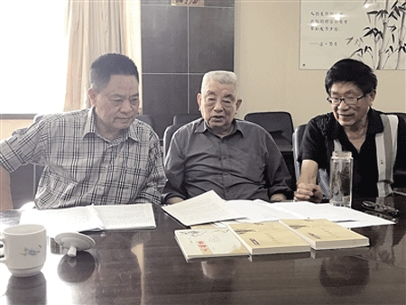 Seniors turn a new page at book club in Southwest China