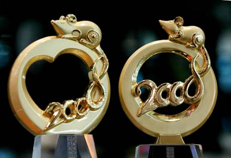 Photo taken on Nov. 30, 2007 shows ornaments in the shape of rat in Suzhou, east China's Jiangsu Province. As the Year of Rat according to the Chinese lunar calendar will begin on Feb. 7, 2008, ornaments in the shape of rat have become popular. (Xinhua/Hang Xingwei)