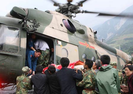 Chinese Premier Wen Jiabao has ordered the armed forces and civil aviation department to deploy 90 more helicopters for rescue missions in quake-hit Sichuan province.