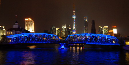 'Grandma's Bridge' shines in Shanghai