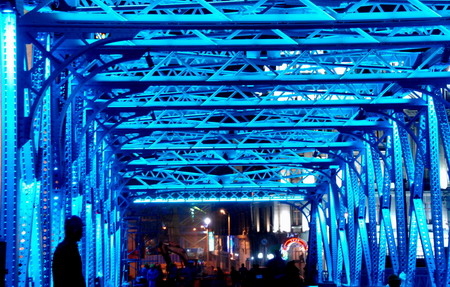 'Grandma's Bridge' shines in Shanghai