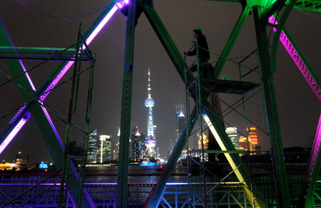'Grandma's Bridge' shines in Shanghai