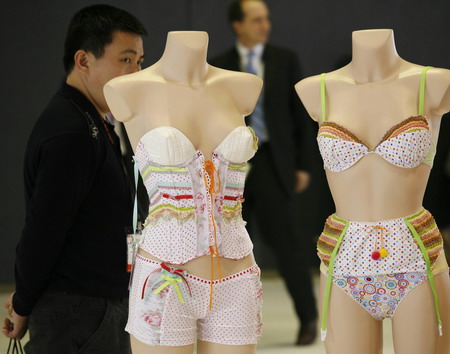 Lingerie exhibition kicks off in HK