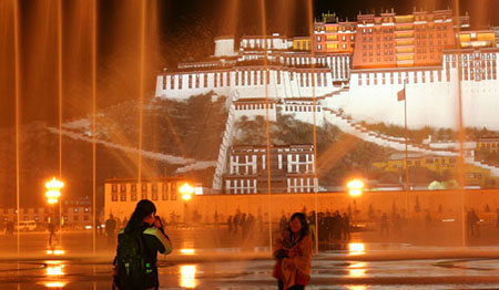 Musical fountain opens in front of Potala Palace