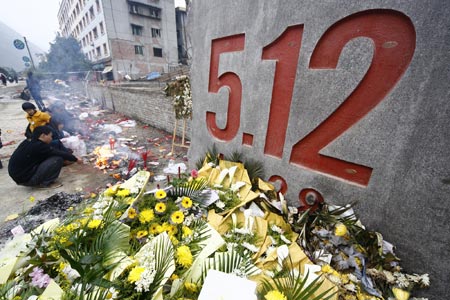 Anniversary haunts quake-zone officials on edge