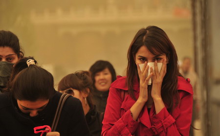 NW China sandstorm shuts airports, schools