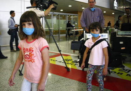 Mexican plane lands in Shanghai, all clear of flu