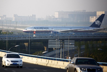 Mexican plane lands in Shanghai, all clear of flu