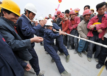 Chinese celebrate Int'l Workers' Day