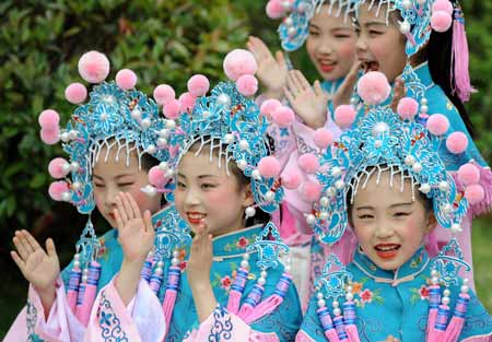 Chinese celebrate Int'l Workers' Day