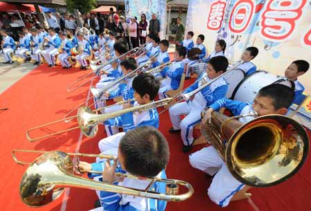 Chinese celebrate Int'l Workers' Day