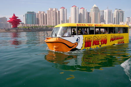 Amphibious bus carries passengers to the sea