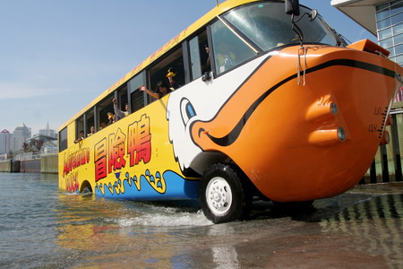 Amphibious bus carries passengers to the sea