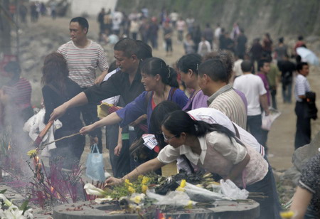 Quake survivors mourn as anniversary nears