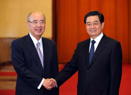 Hu meets visiting KMT chairman