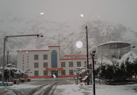 Summer blizzard hits NW China's Xinjiang
