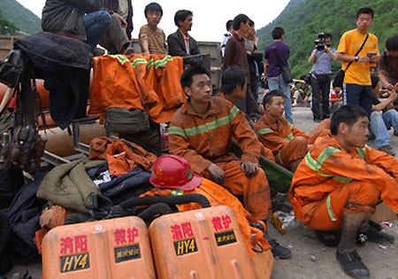 Illegal practice blamed for SW China mine explosion