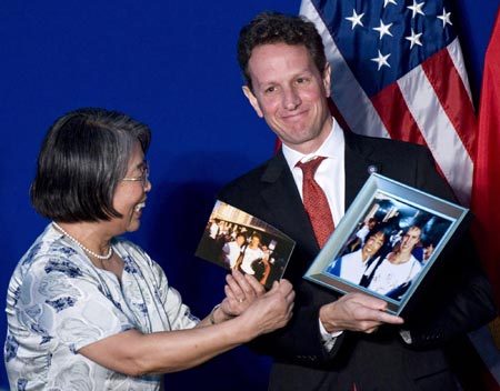 Geithner tells China its dollar assets are safe