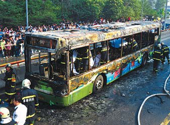 Freak fire engulfs bus in Chengdu, kills 25