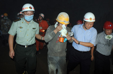 Eight rescued after 64 hours trapped in S China tunnel