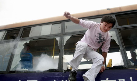 Shanghai kicks off bus emergency drill