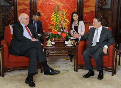 Chinese vice premier meets US guest on economic ties